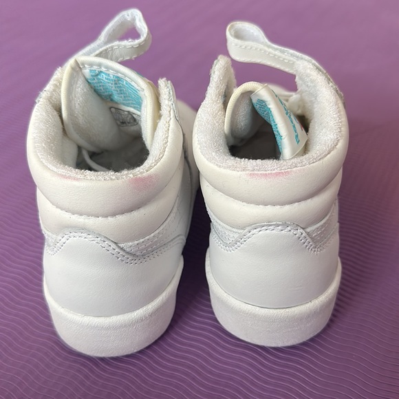 REEBOK KIDS size 12 - Picture 5 of 8